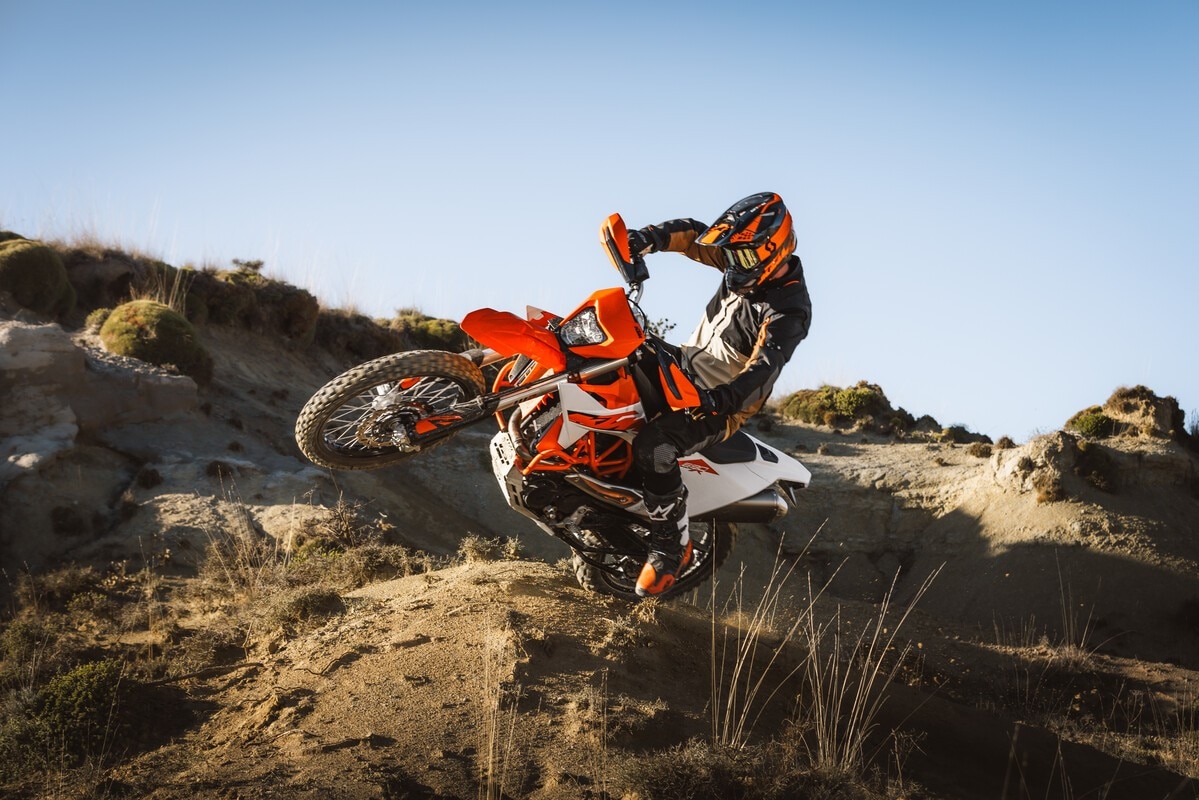 KTM presenta le nuove 690 Enduro R e 690 SMC R 2026
